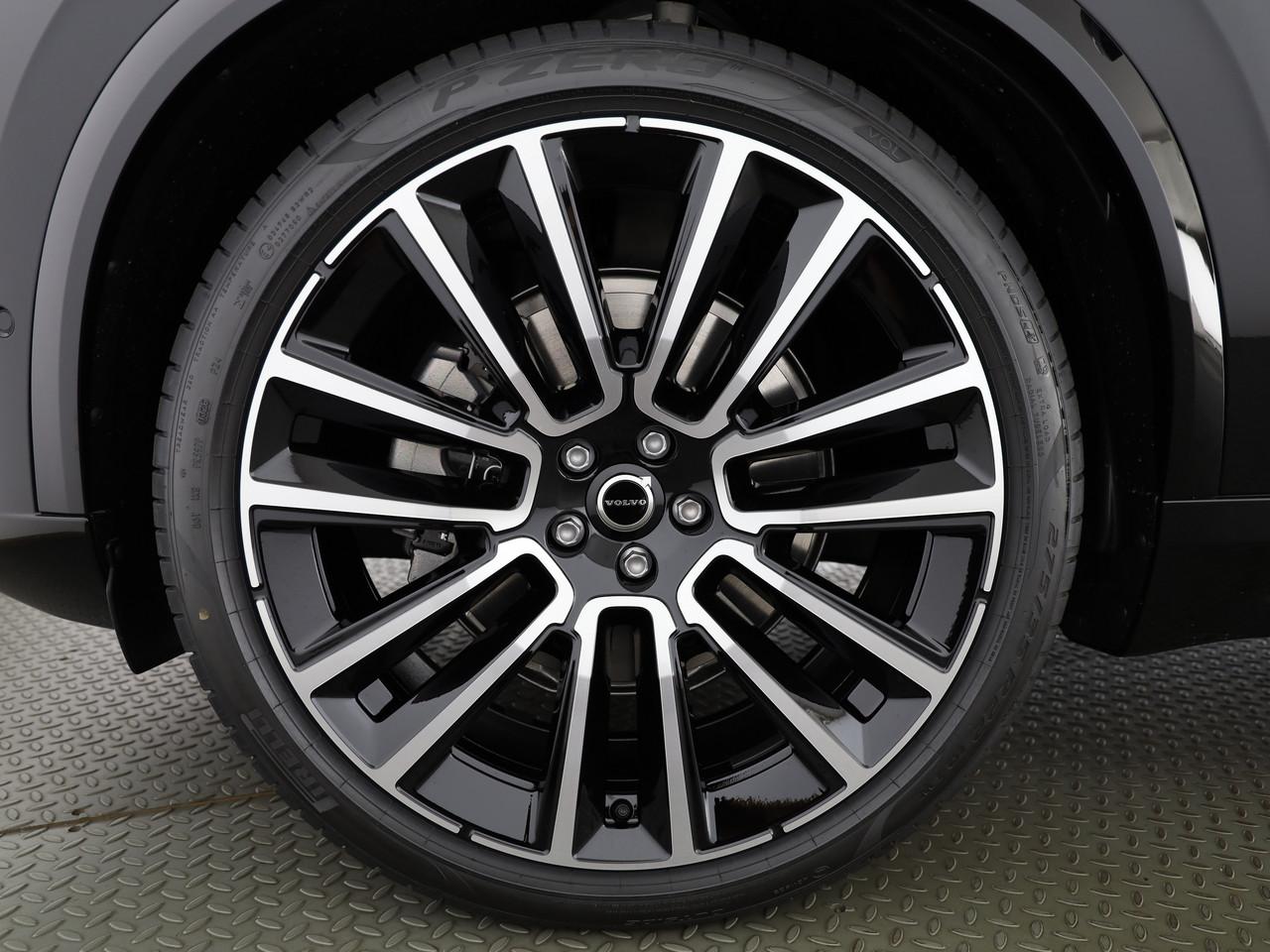 VOLVO XC90 2.0 B5 MH Black Edition AWD-image-6
