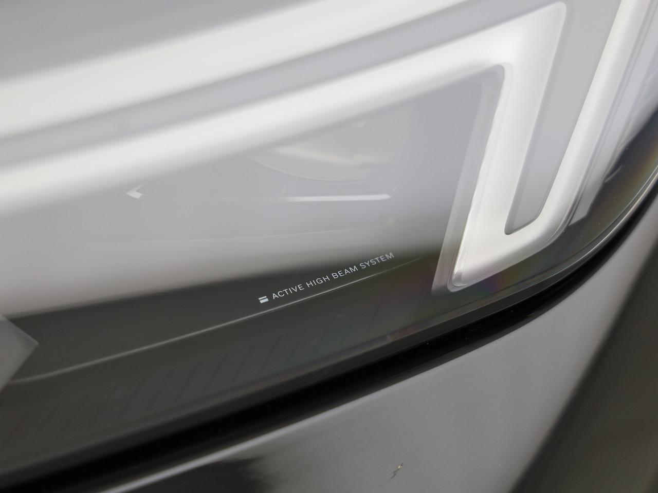 VOLVO XC90 2.0 B5 MH Black Edition AWD-image-13