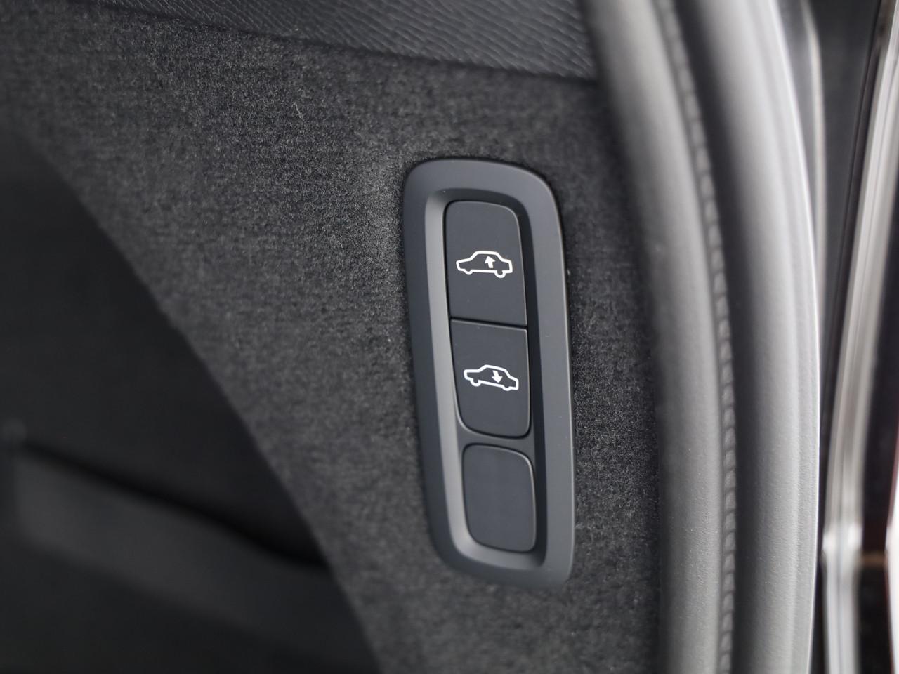 VOLVO XC90 2.0 B5 MH Black Edition AWD-image-14