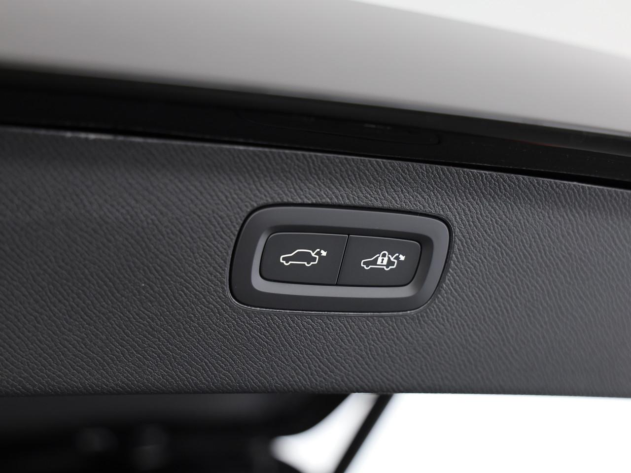 VOLVO XC90 2.0 B5 MH Black Edition AWD-image-15