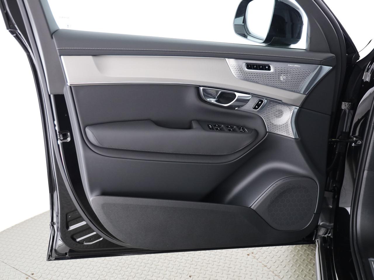 VOLVO XC90 2.0 B5 MH Black Edition AWD-image-16