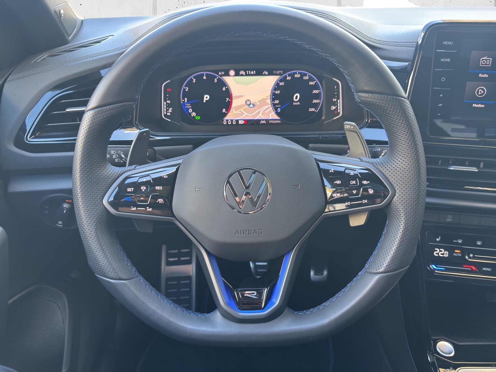 VW New T-Roc 2.0 TSI R DSG 4Motion mit AHK & Akrapovic-image-13