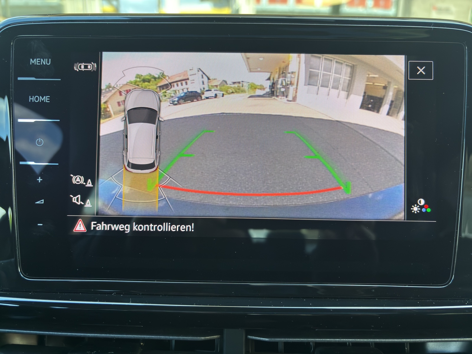 VW New T-Roc 2.0 TSI R DSG 4Motion mit AHK & Akrapovic-image-31