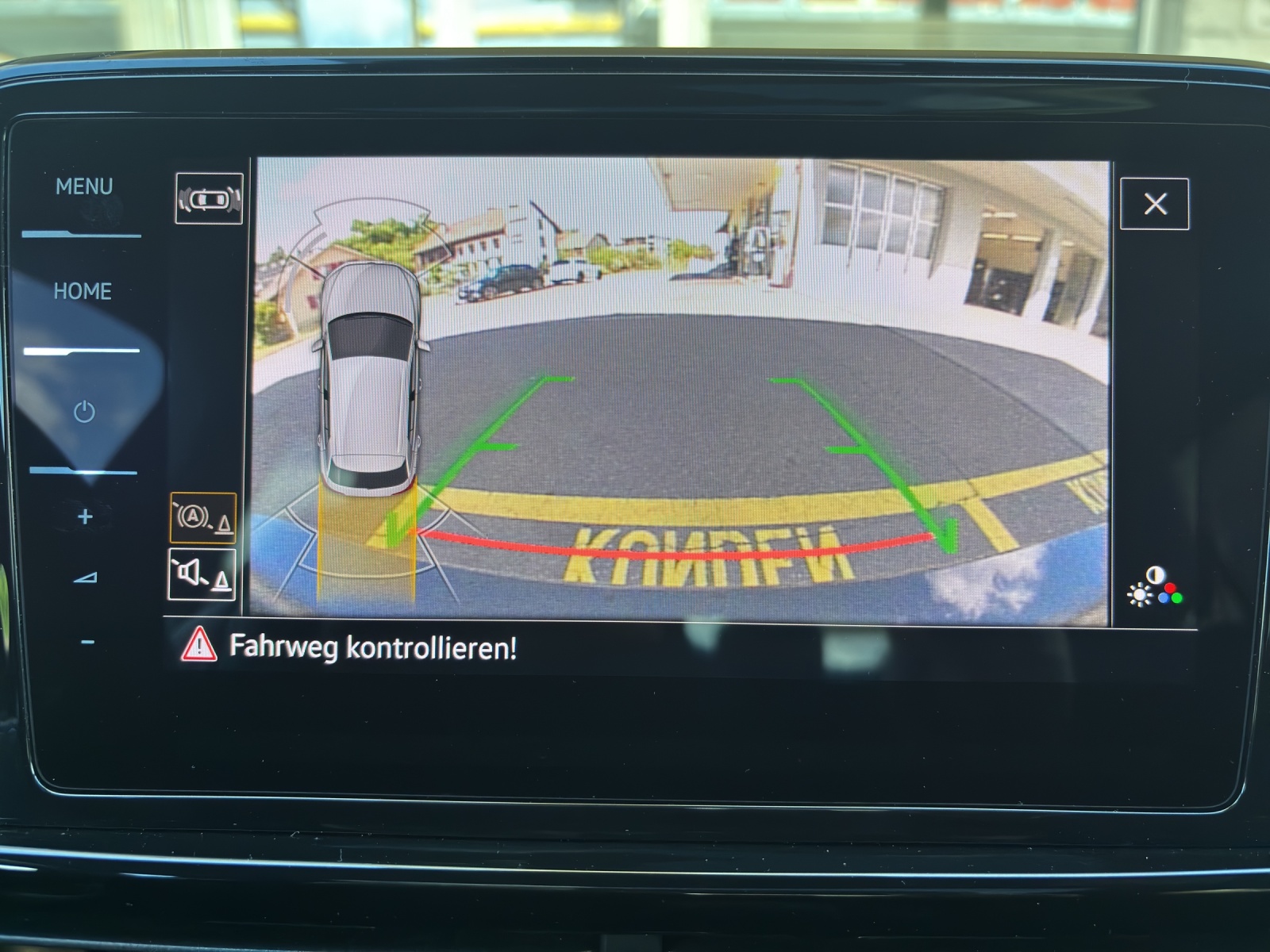 VW New T-Roc 2.0 TSI R DSG 4Motion mit AHK & Akrapovic-image-24