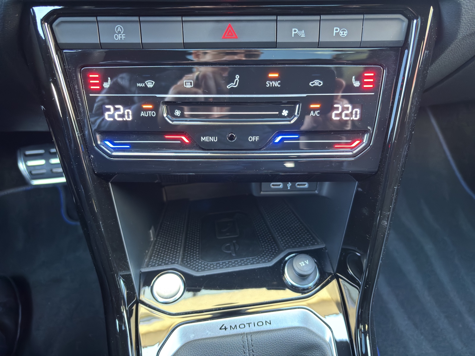 VW New T-Roc 2.0 TSI R DSG 4Motion mit AHK & Akrapovic-image-16