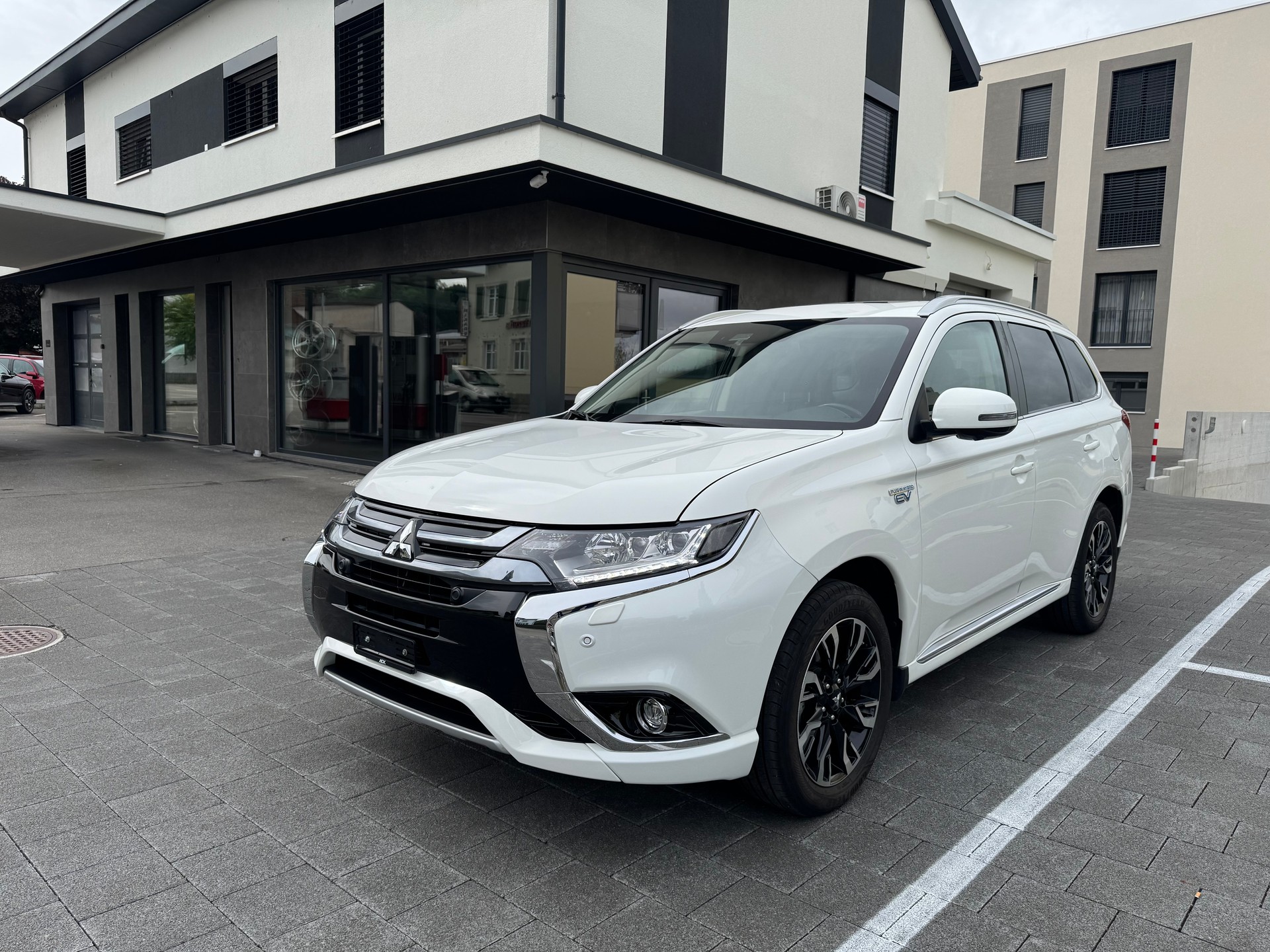MITSUBISHI Outlander 2.0 PHEV Diamond 4WD Automatic