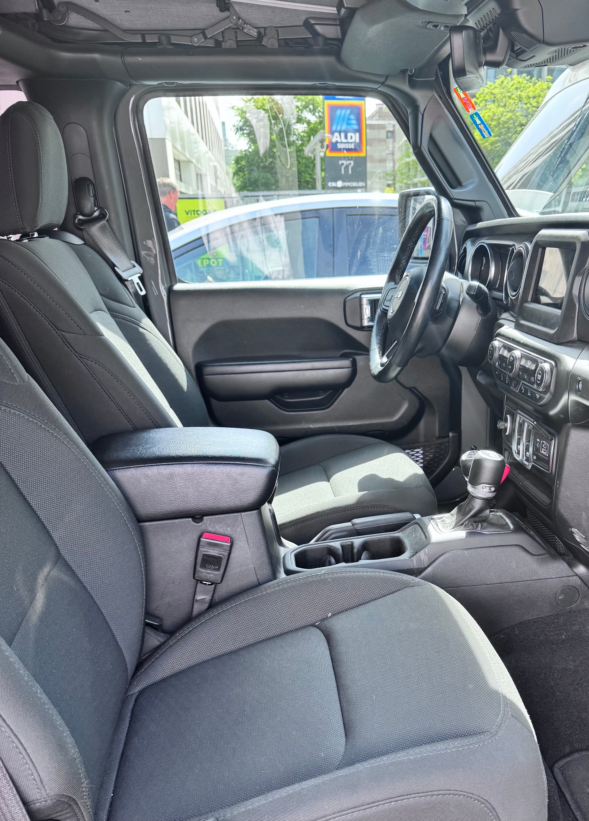 JEEP 2.0 Turbo Sport-image-8