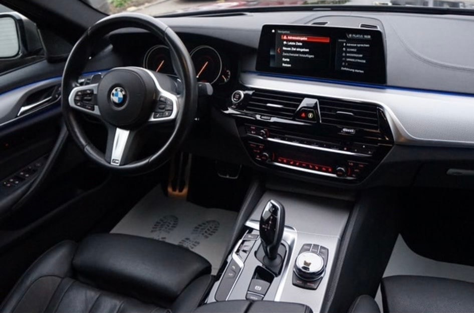 BMW M550i xDrive Steptronic-image-5