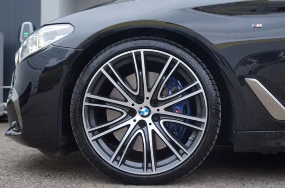 BMW M550i xDrive Steptronic-image-4