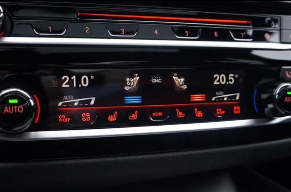 BMW M550i xDrive Steptronic-image-13