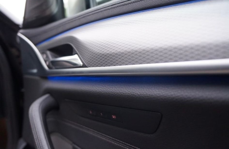 BMW M550i xDrive Steptronic-showroom-element-3