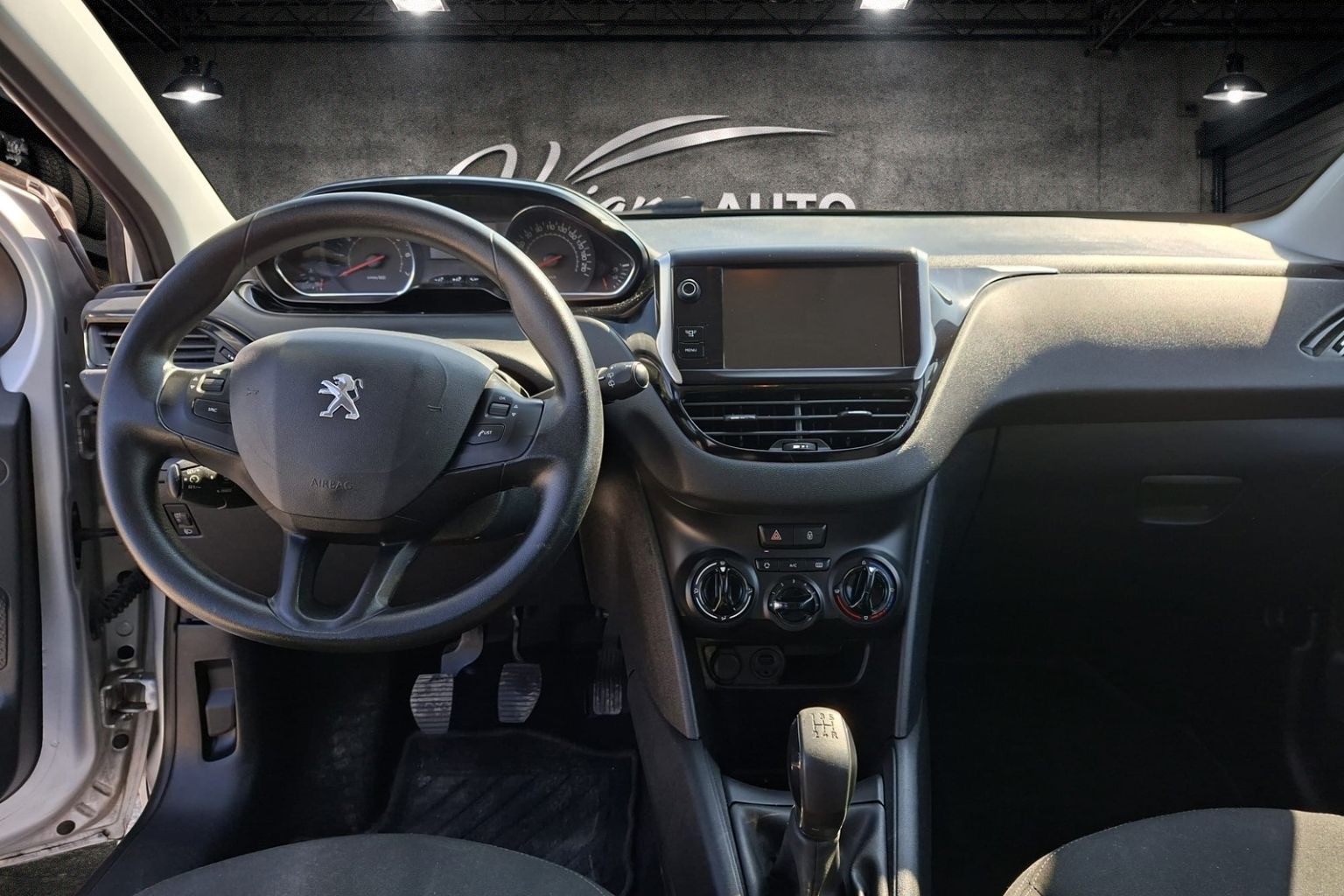 PEUGEOT 208 1.4 VTI Active-image-5