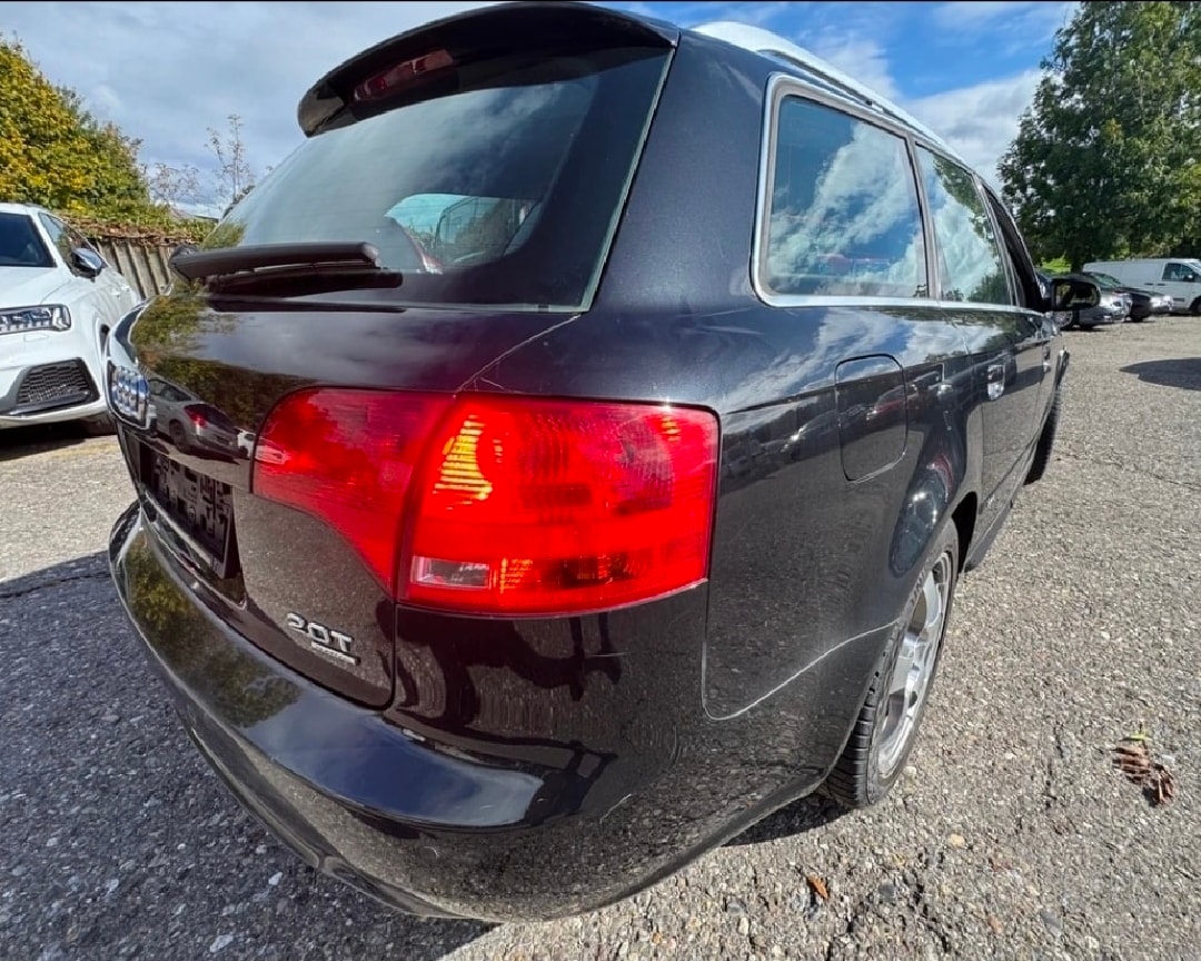 AUDI A4 Avant 2.0 Turbo FSI quattro-image-7