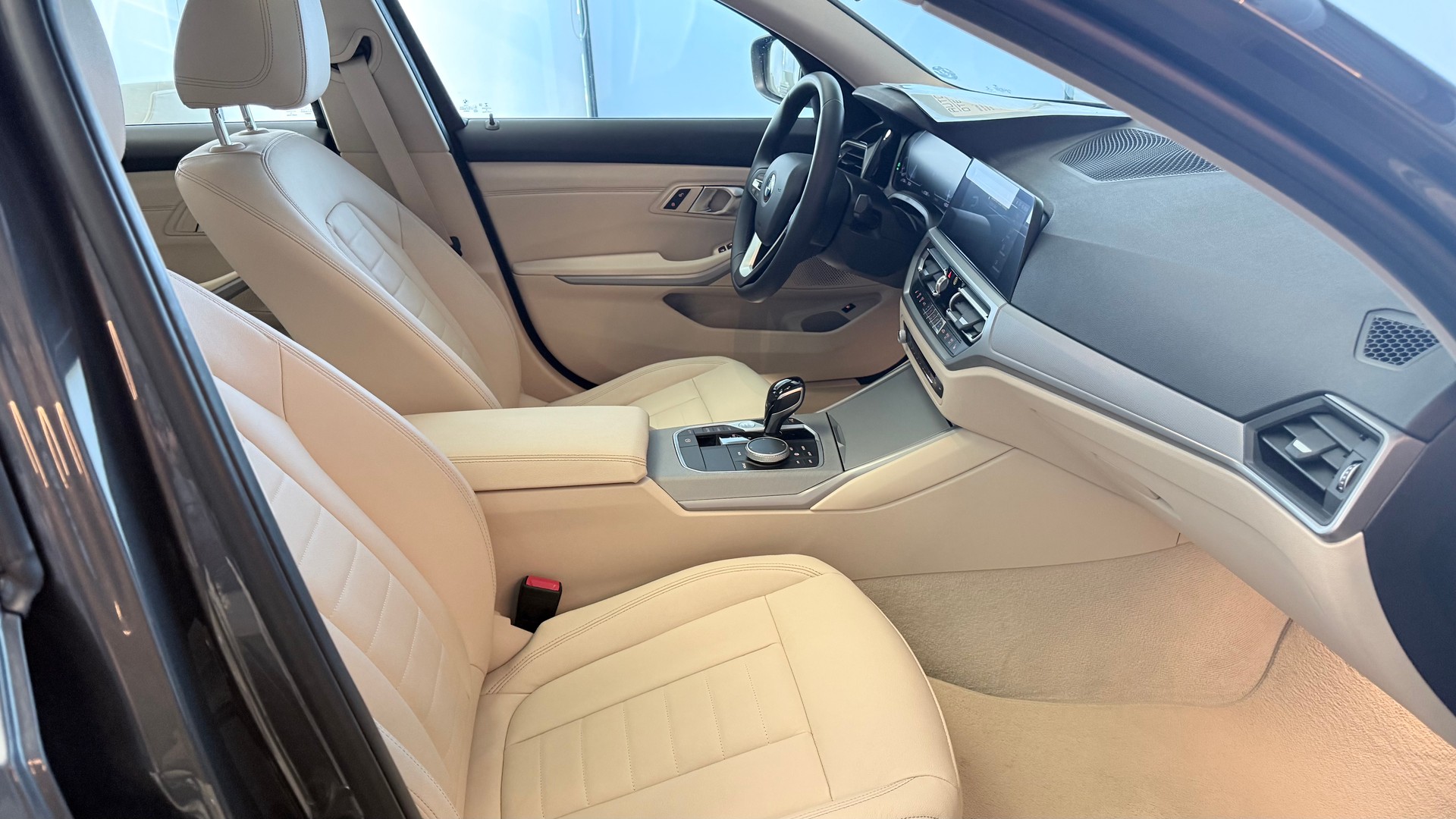 BMW 330e-image-20
