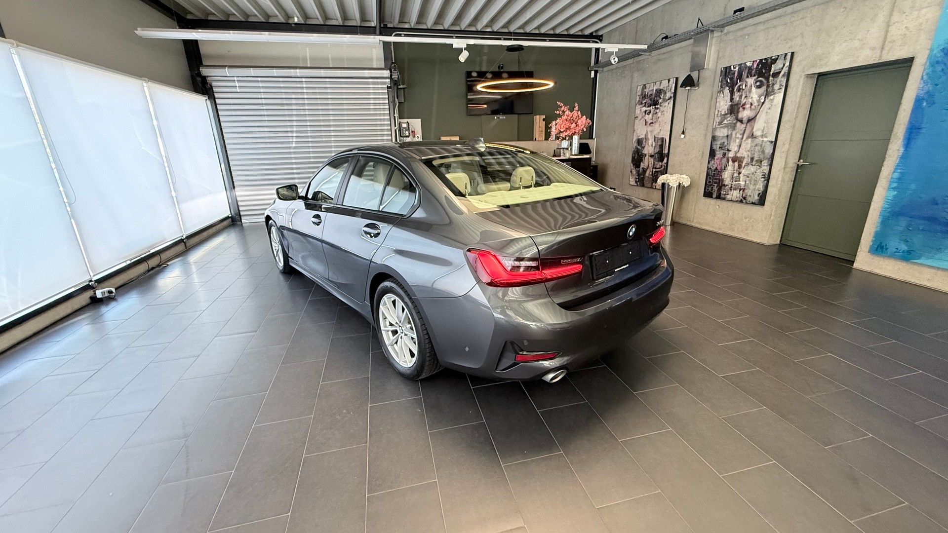 BMW 330e-image-16
