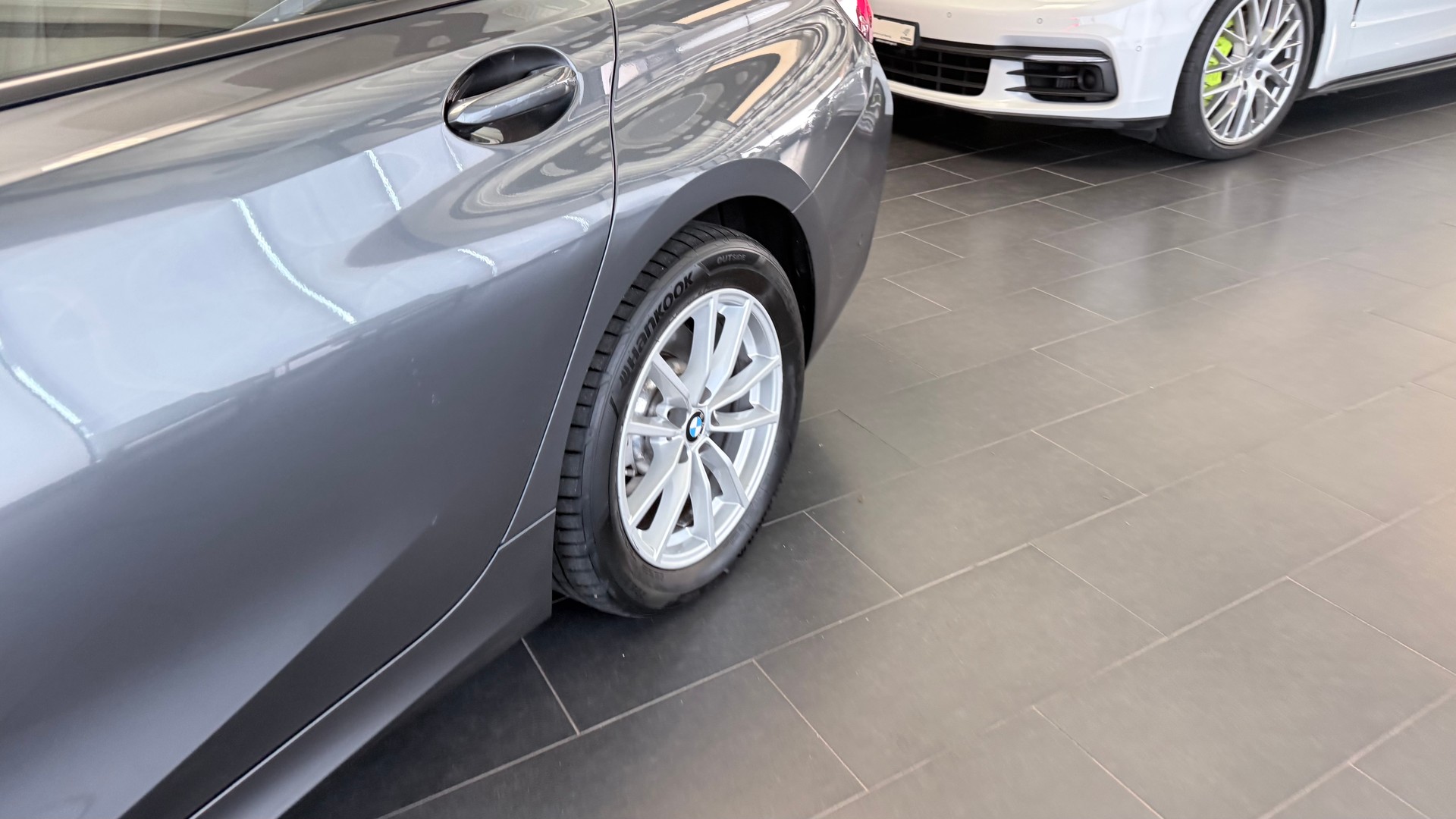 BMW 330e-image-7
