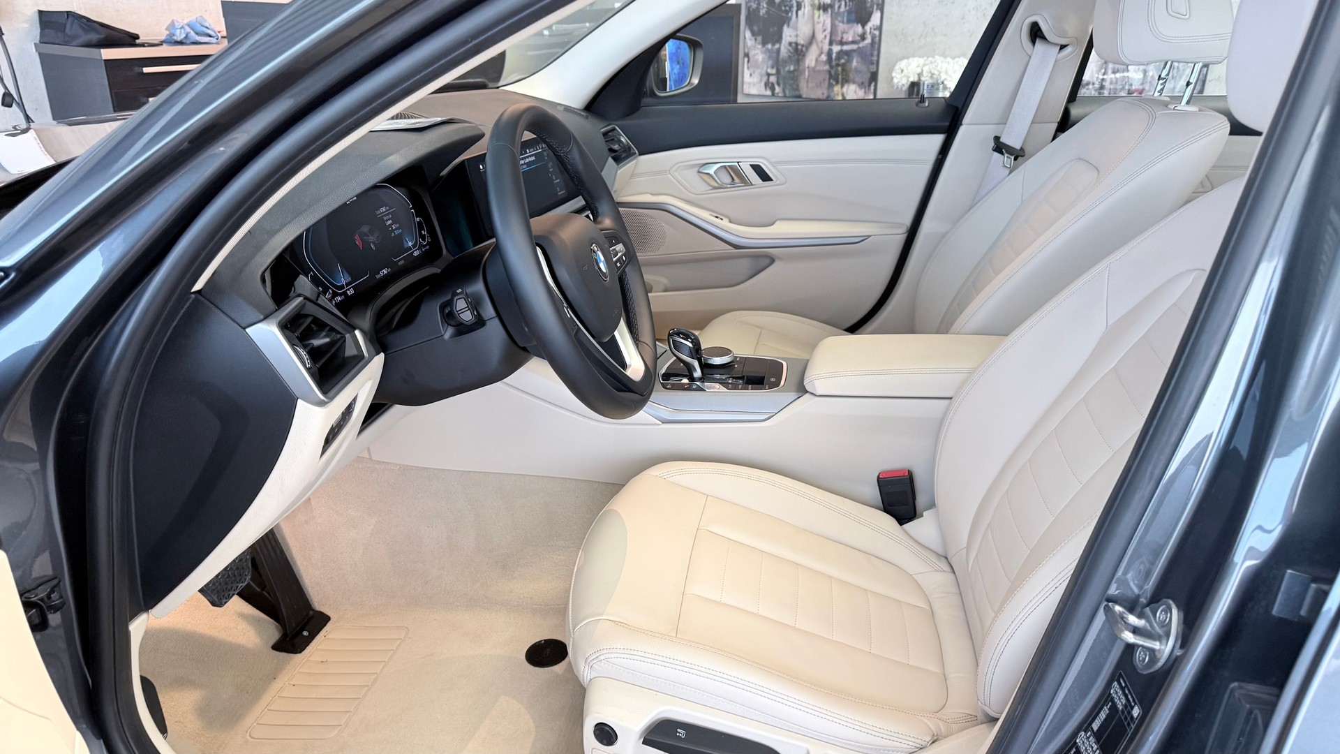 BMW 330e-image-11