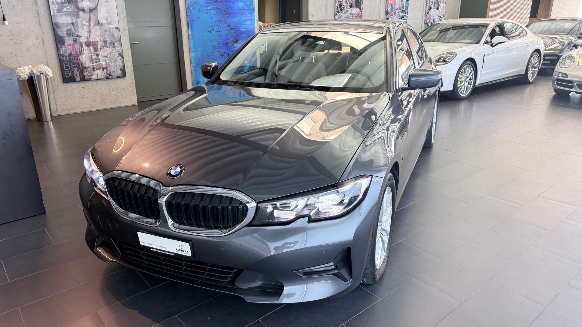 BMW 330e-image-6