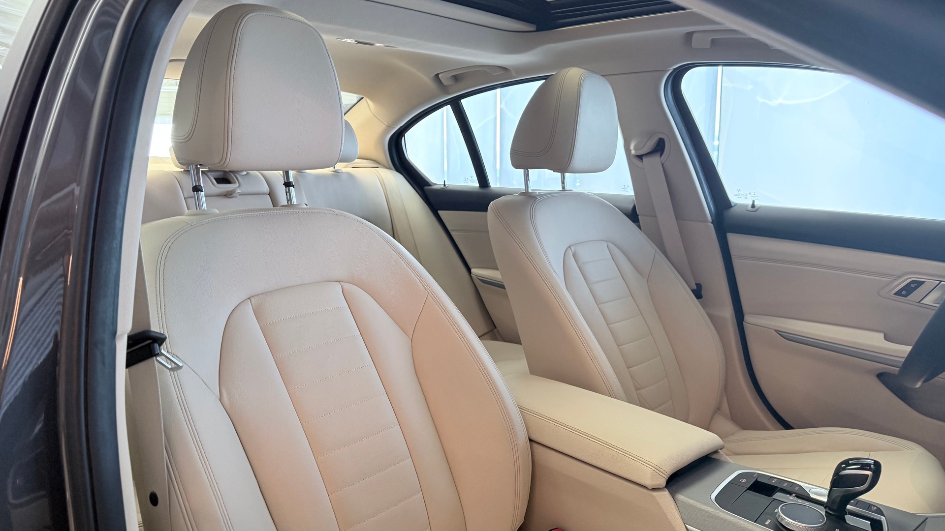 BMW 330e-image-22