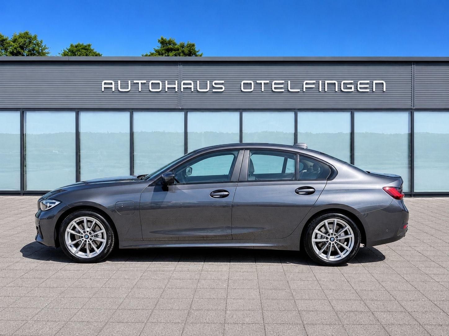 BMW 330e