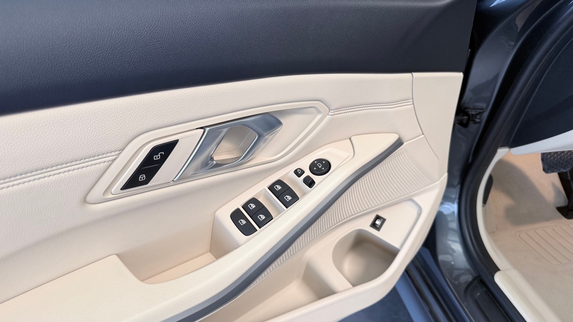 BMW 330e-image-10