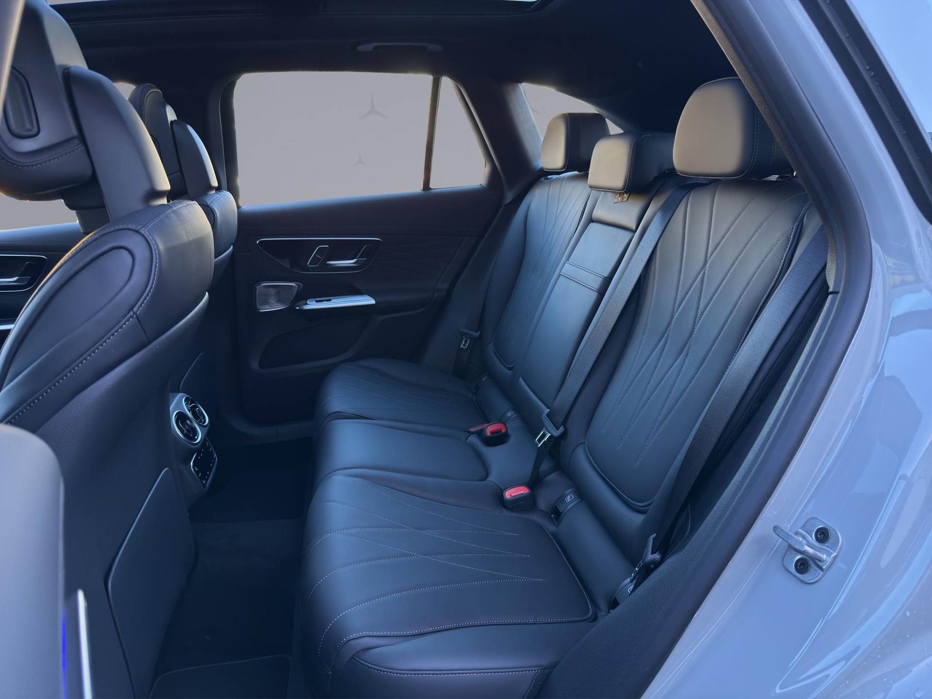 MERCEDES-BENZ GLC 220 d AMG Line 4matic-image-11