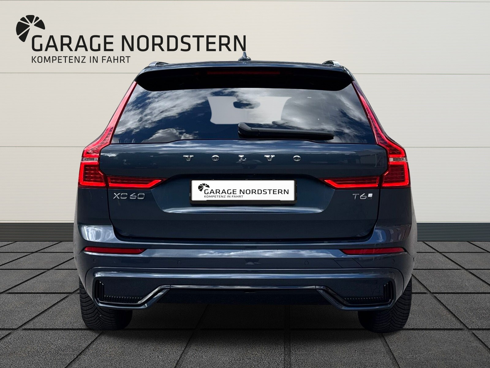 VOLVO XC60 2.0 T6 TE Plus Dark eAWD-showroom-element-3
