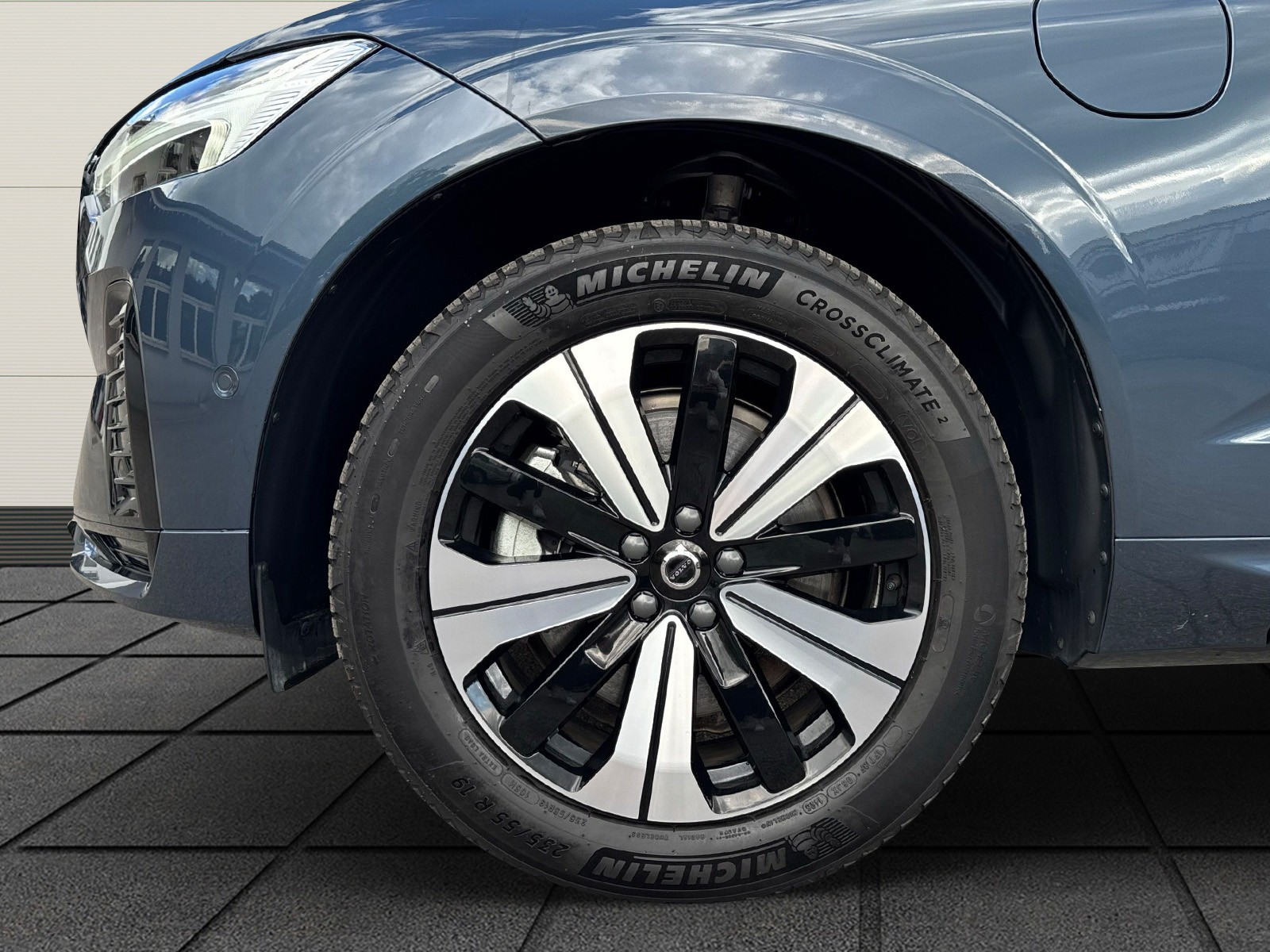 VOLVO XC60 2.0 T6 TE Plus Dark eAWD-image-4