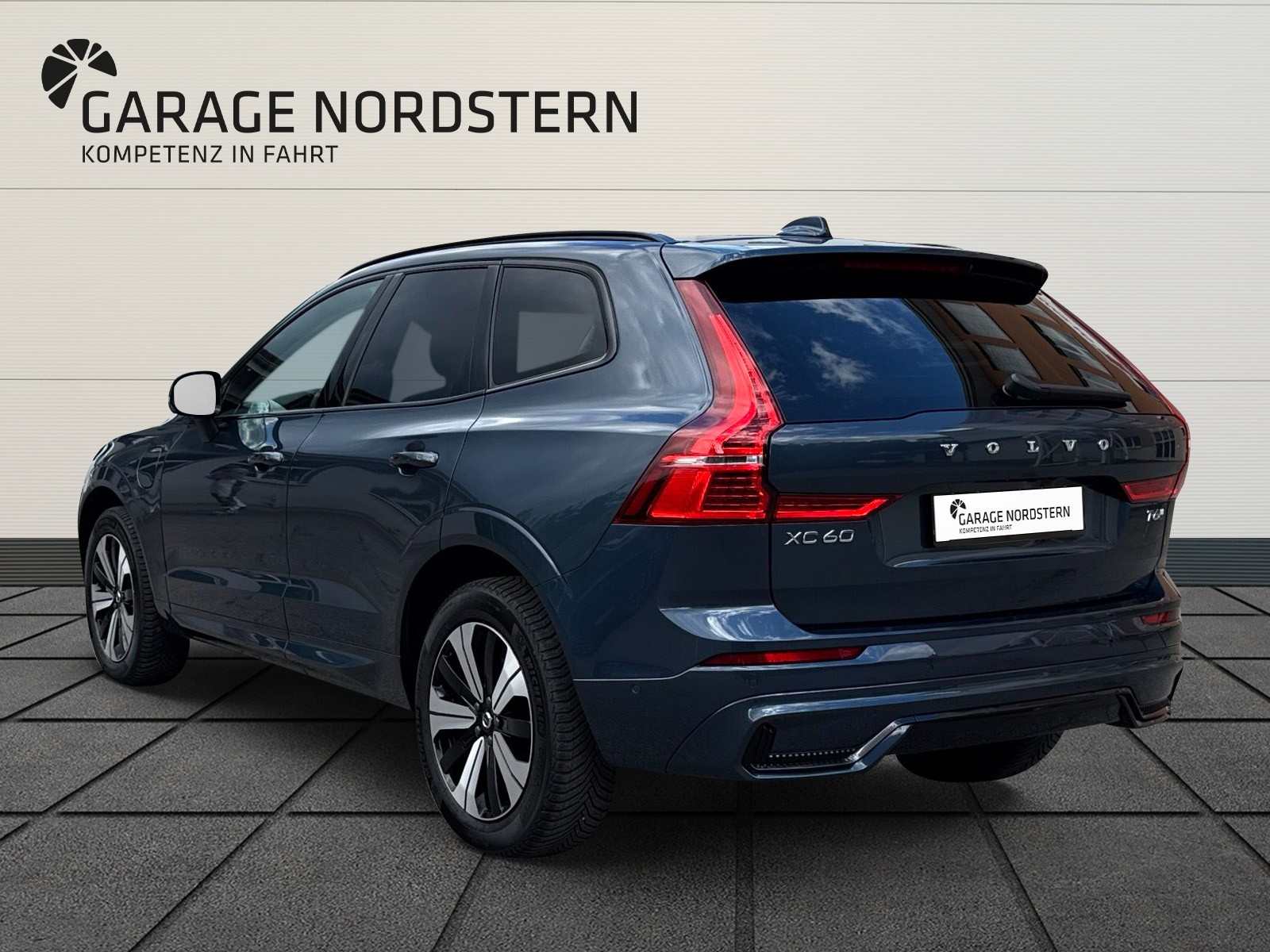 VOLVO XC60 2.0 T6 TE Plus Dark eAWD-showroom-element-2