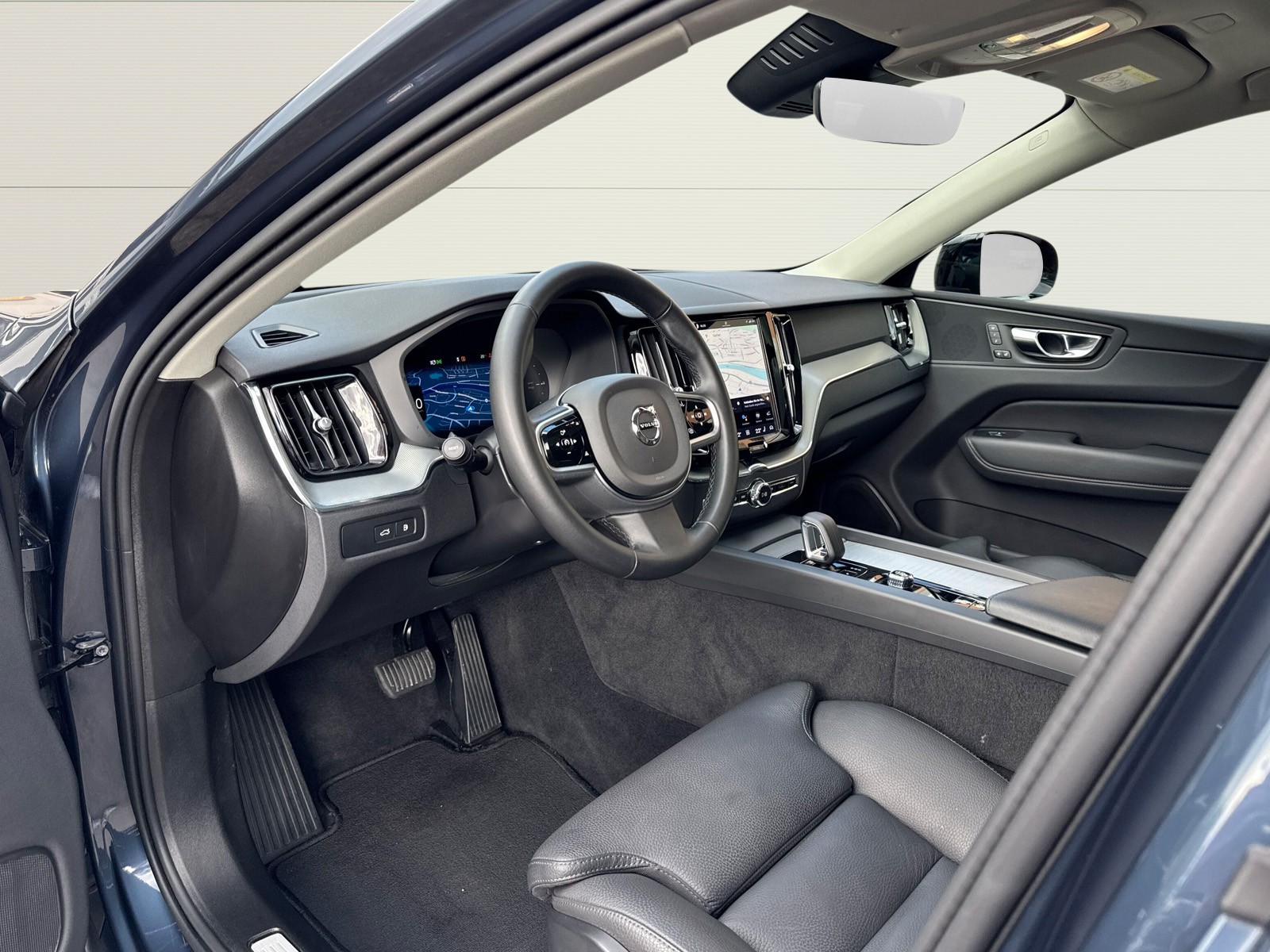 VOLVO XC60 2.0 T6 TE Plus Dark eAWD-image-6