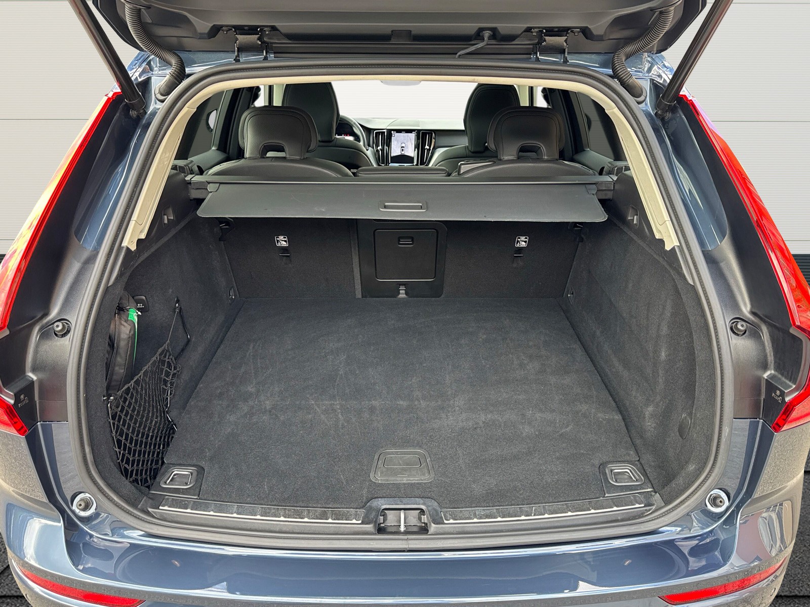 VOLVO XC60 2.0 T6 TE Plus Dark eAWD-image-10