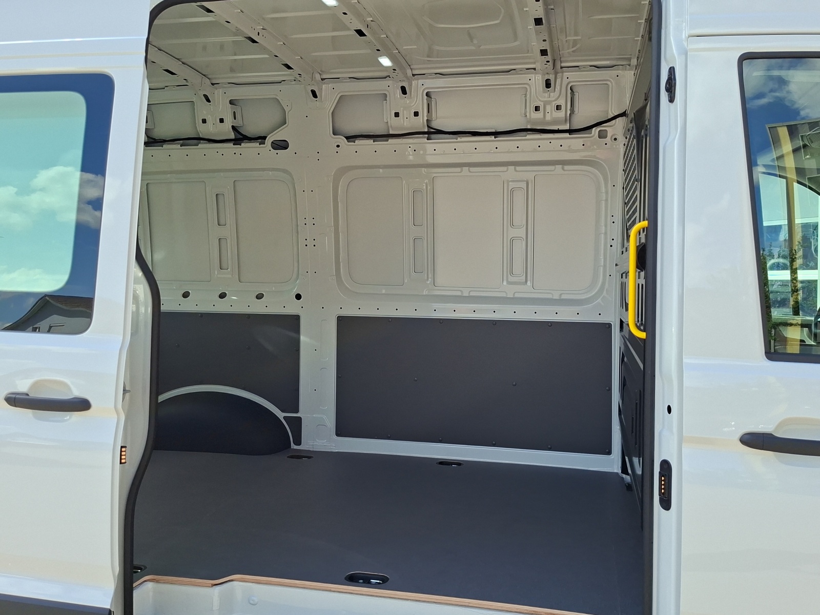 VW Crafter 35 2.0 BiTDI L3 4Motion A-image-21