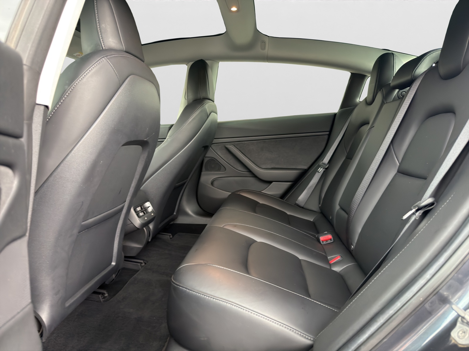 TESLA Model 3 Long Range Dual Motor AWD-image-10