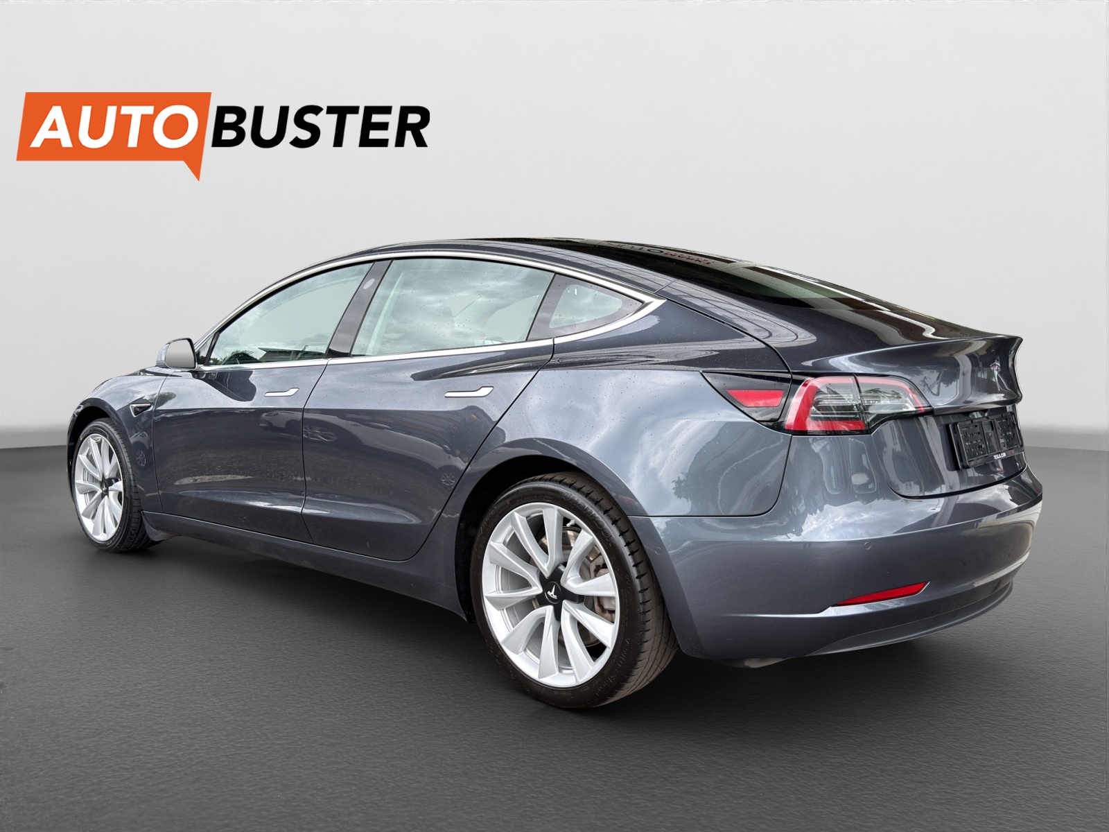 TESLA Model 3 Long Range Dual Motor AWD-showroom-element-2