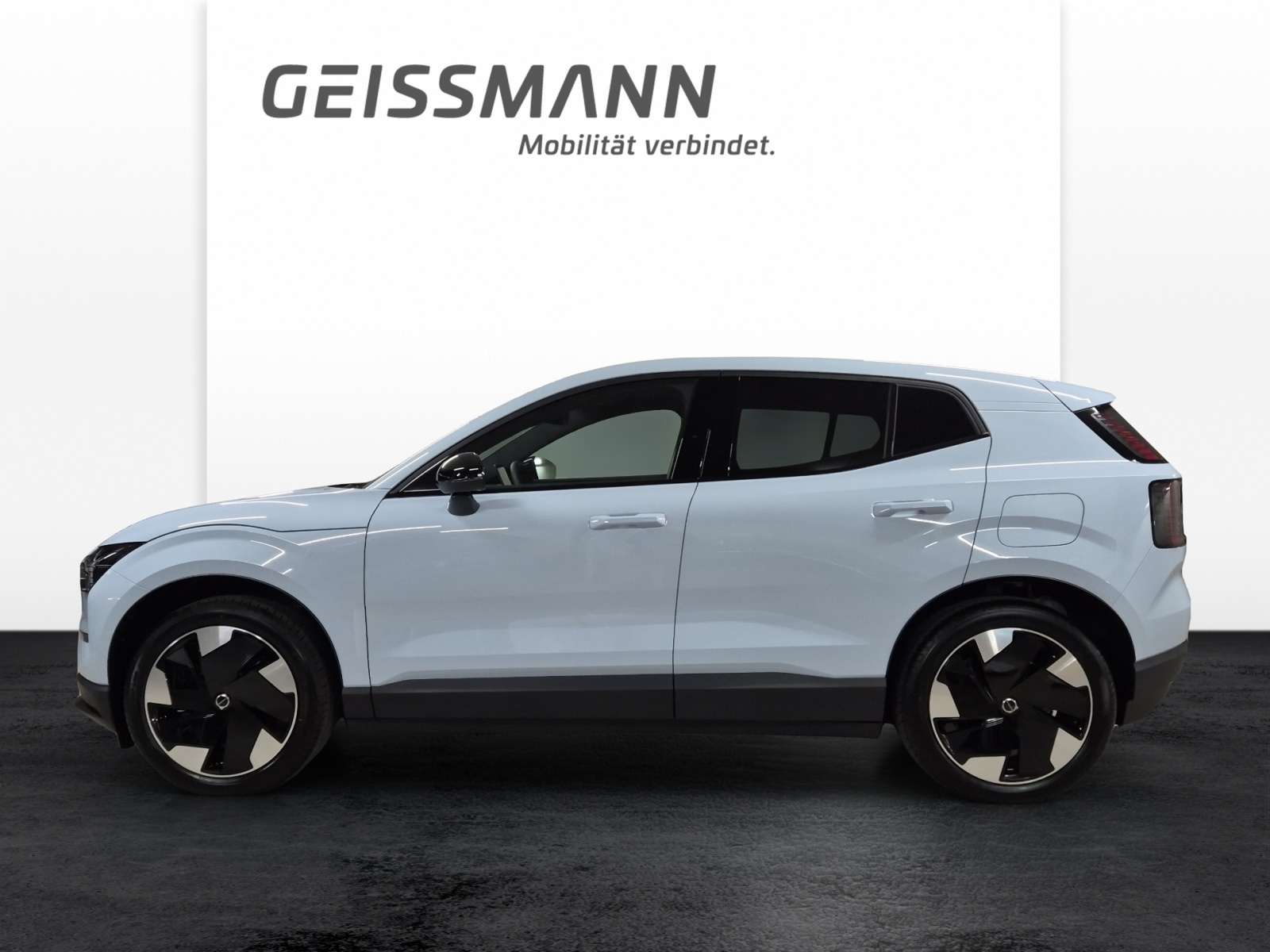 VOLVO EX30 E60 Plus-showroom-element-2
