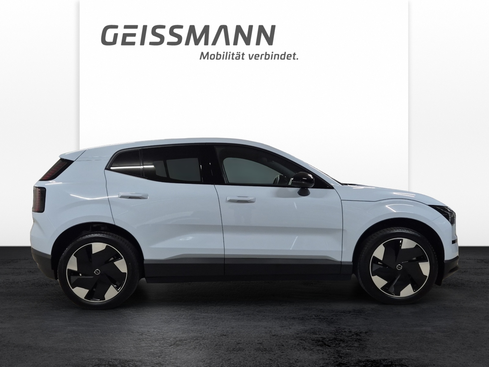 VOLVO EX30 E60 Plus-showroom-element-3