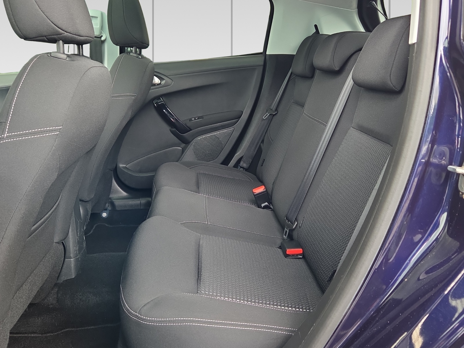 PEUGEOT 208 1.2 PureTech Signature-image-11