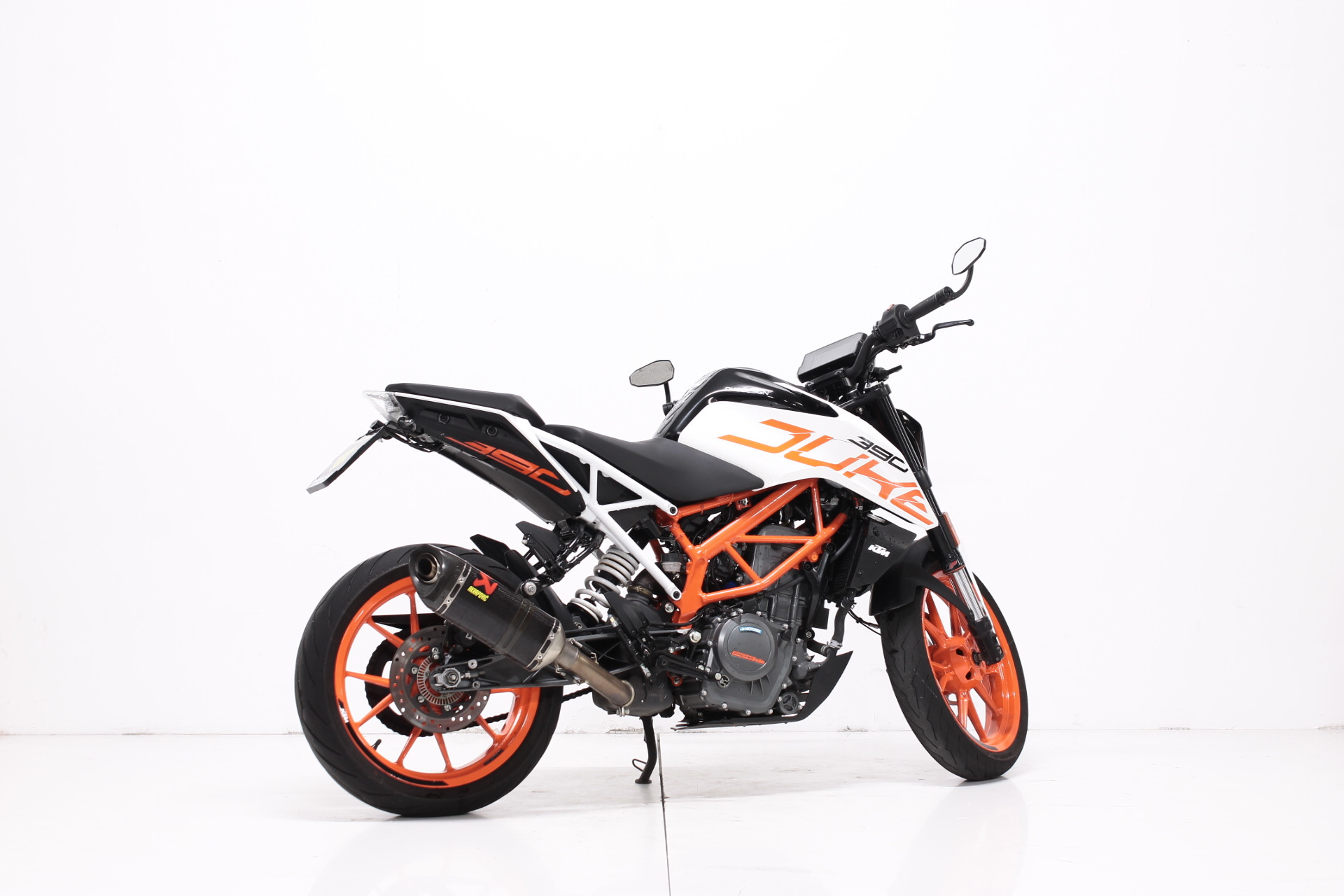KTM 390 Duke-showroom-element-2