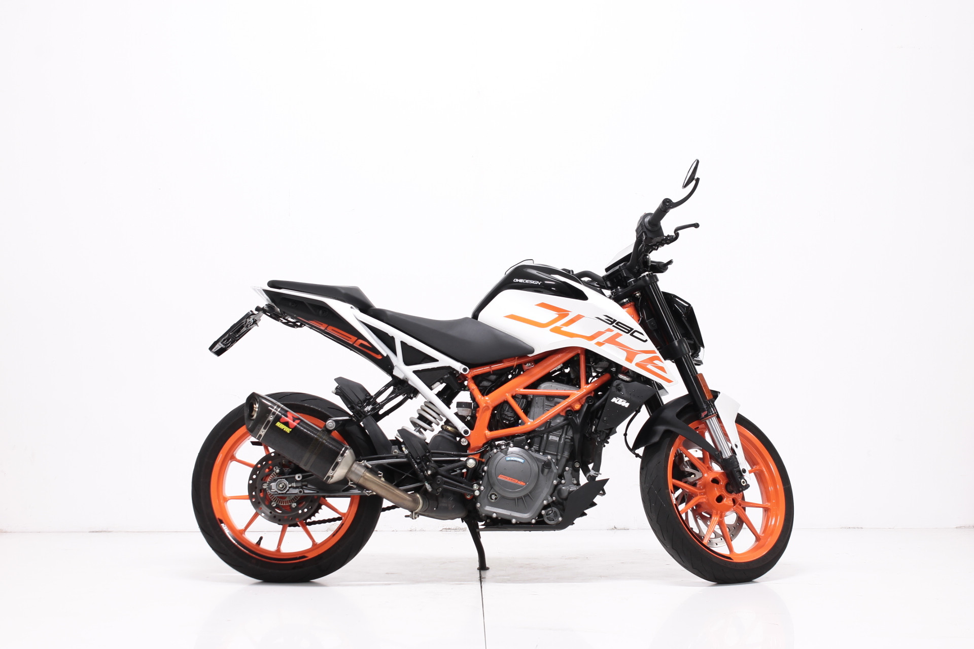 KTM 390 Duke-showroom-element-1