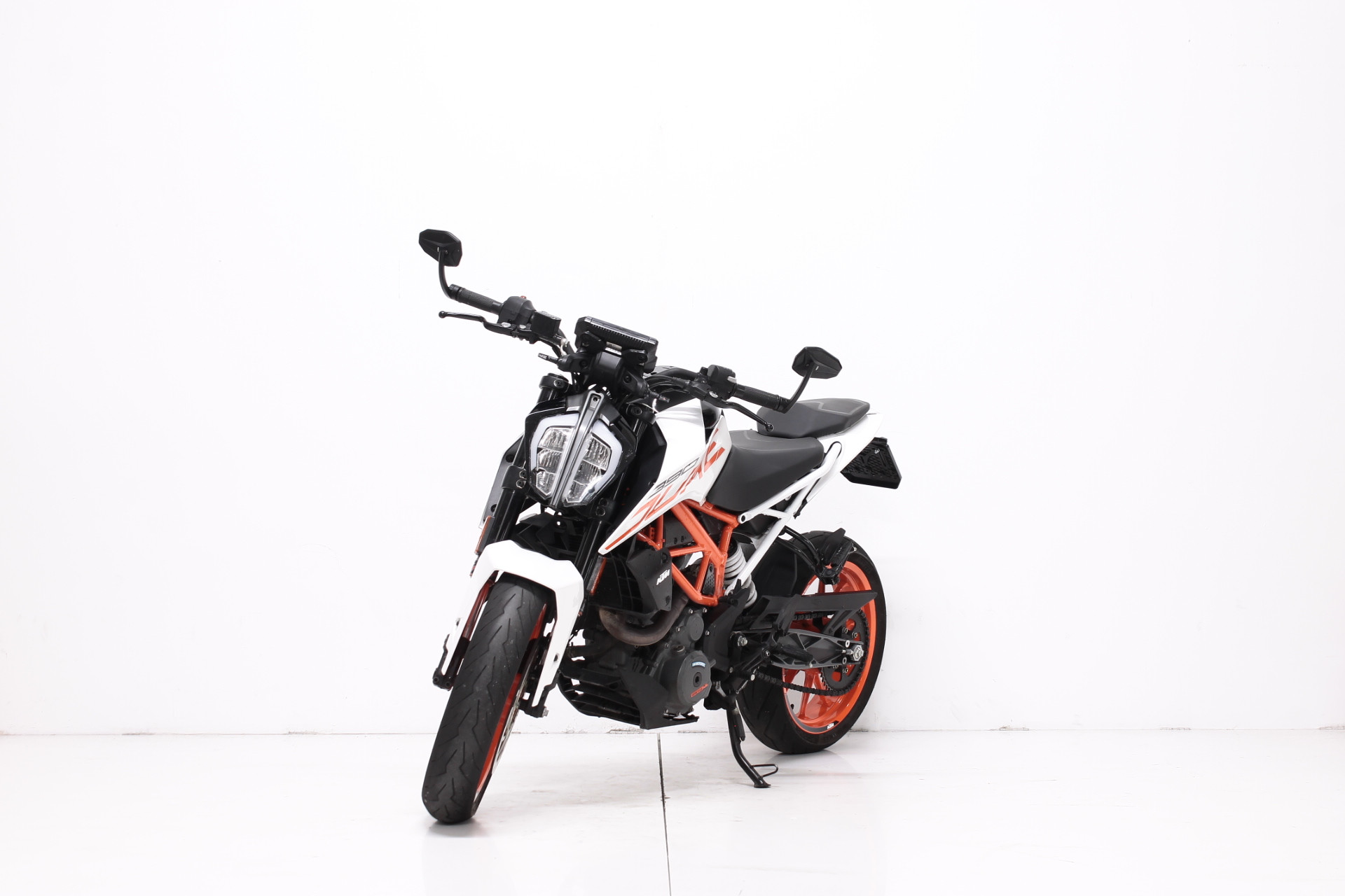 KTM 390 Duke-showroom-element-3