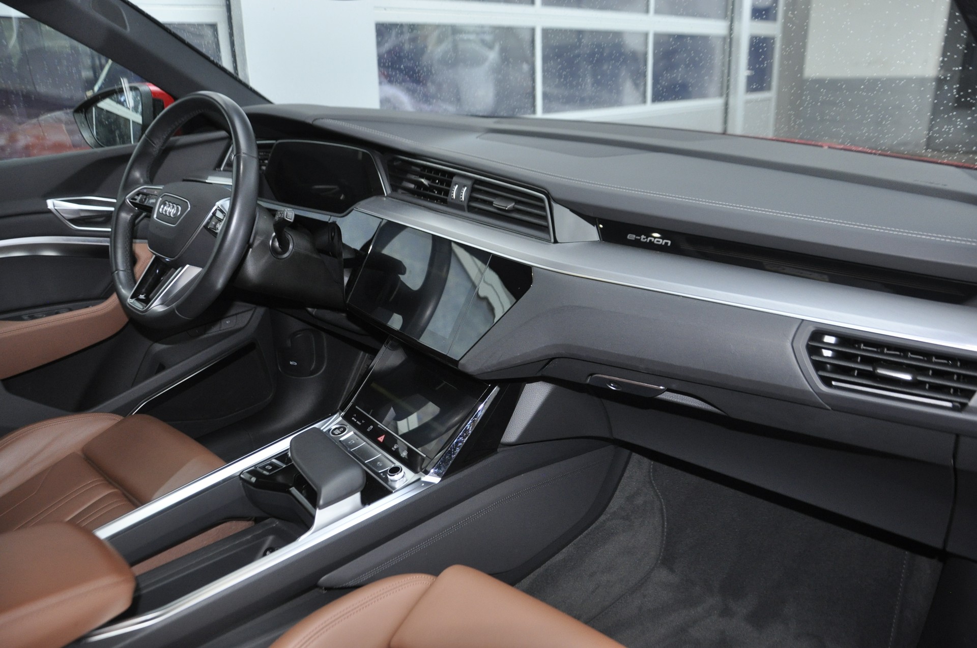 AUDI e-tron 55 S Line quattro I Anhängerkupplung-image-7