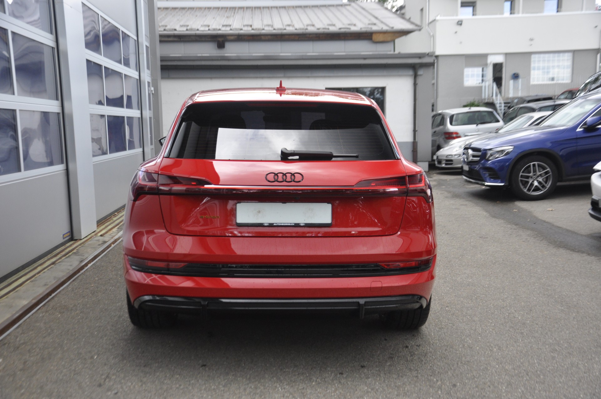 AUDI e-tron 55 S Line quattro I Anhängerkupplung-image-13
