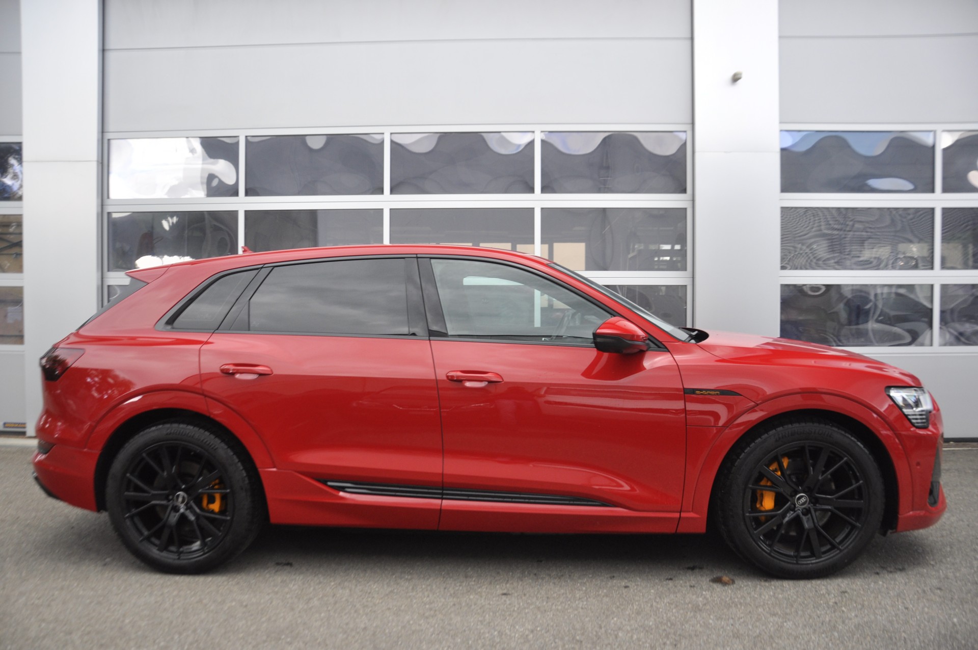 AUDI e-tron 55 S Line quattro I Anhängerkupplung-image-2