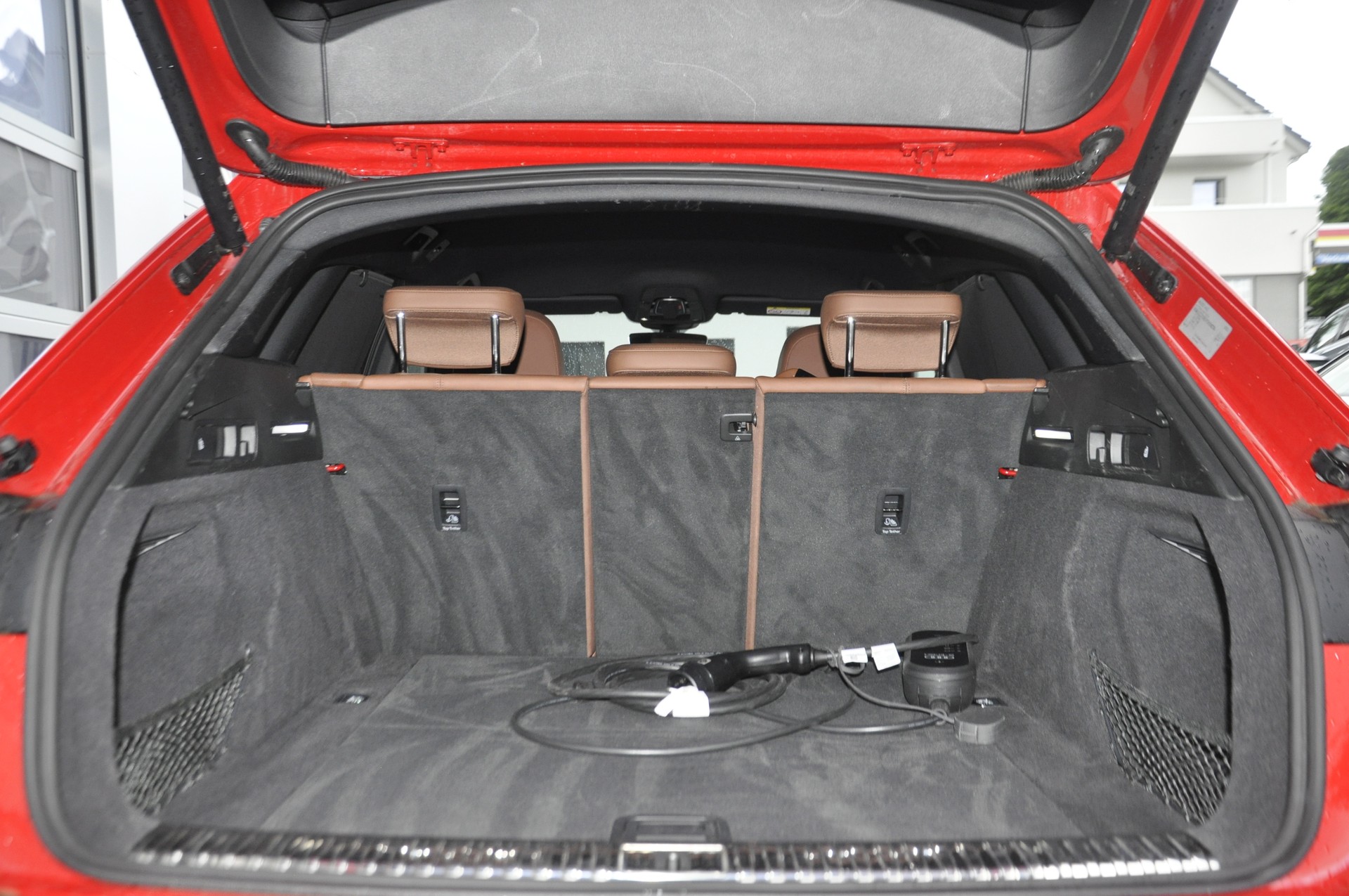 AUDI e-tron 55 S Line quattro I Anhängerkupplung-image-12
