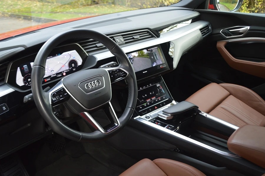 AUDI e-tron 55 S Line quattro I Anhängerkupplung-image-5
