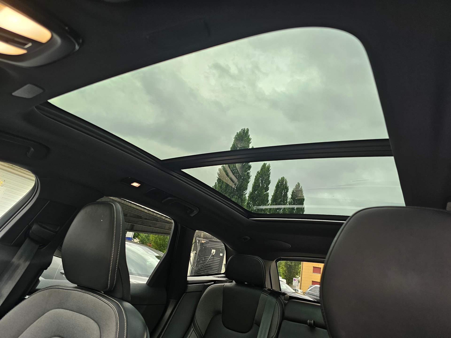 VOLVO XC60 2.0 B5 MH Ultimate Dark AWD-image-15