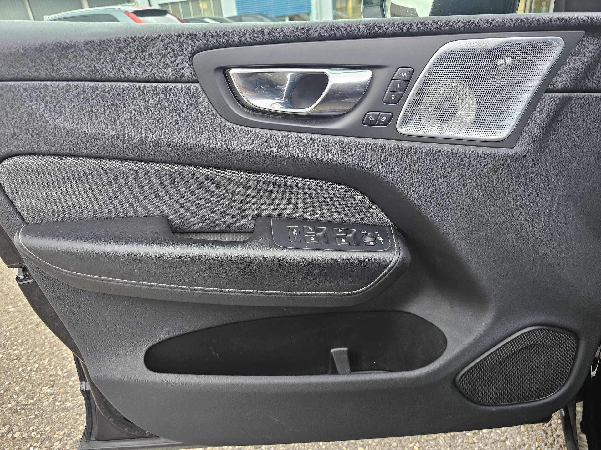VOLVO XC60 2.0 B5 MH Ultimate Dark AWD-image-6