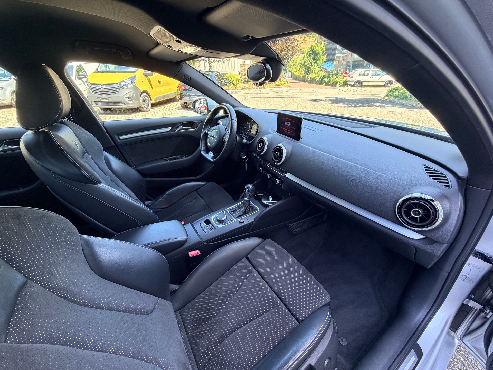 AUDI A3 Sportback 1.8 TFSI Ambition S-tronic-image-9