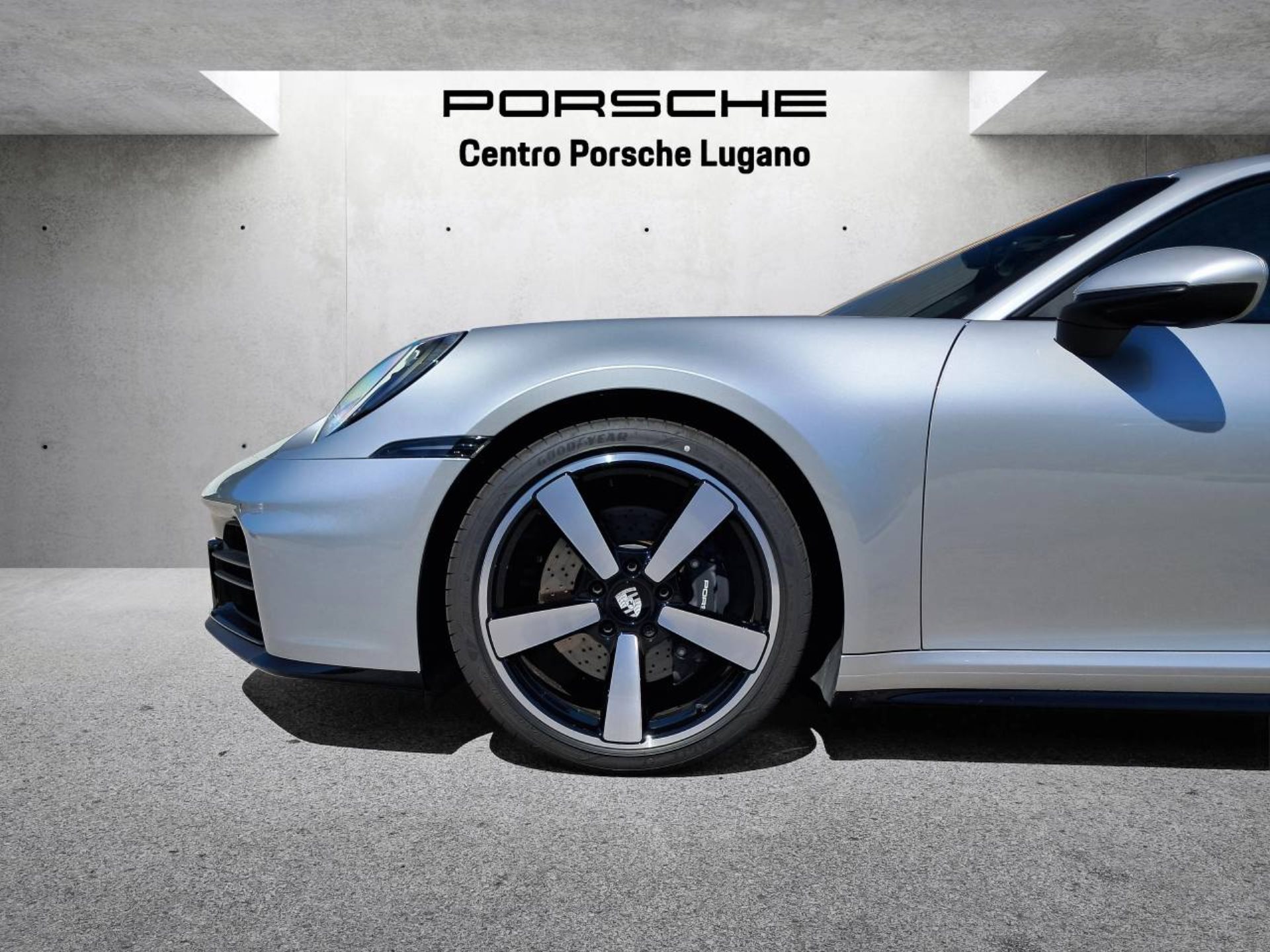 PORSCHE 911 Carrera-image-10