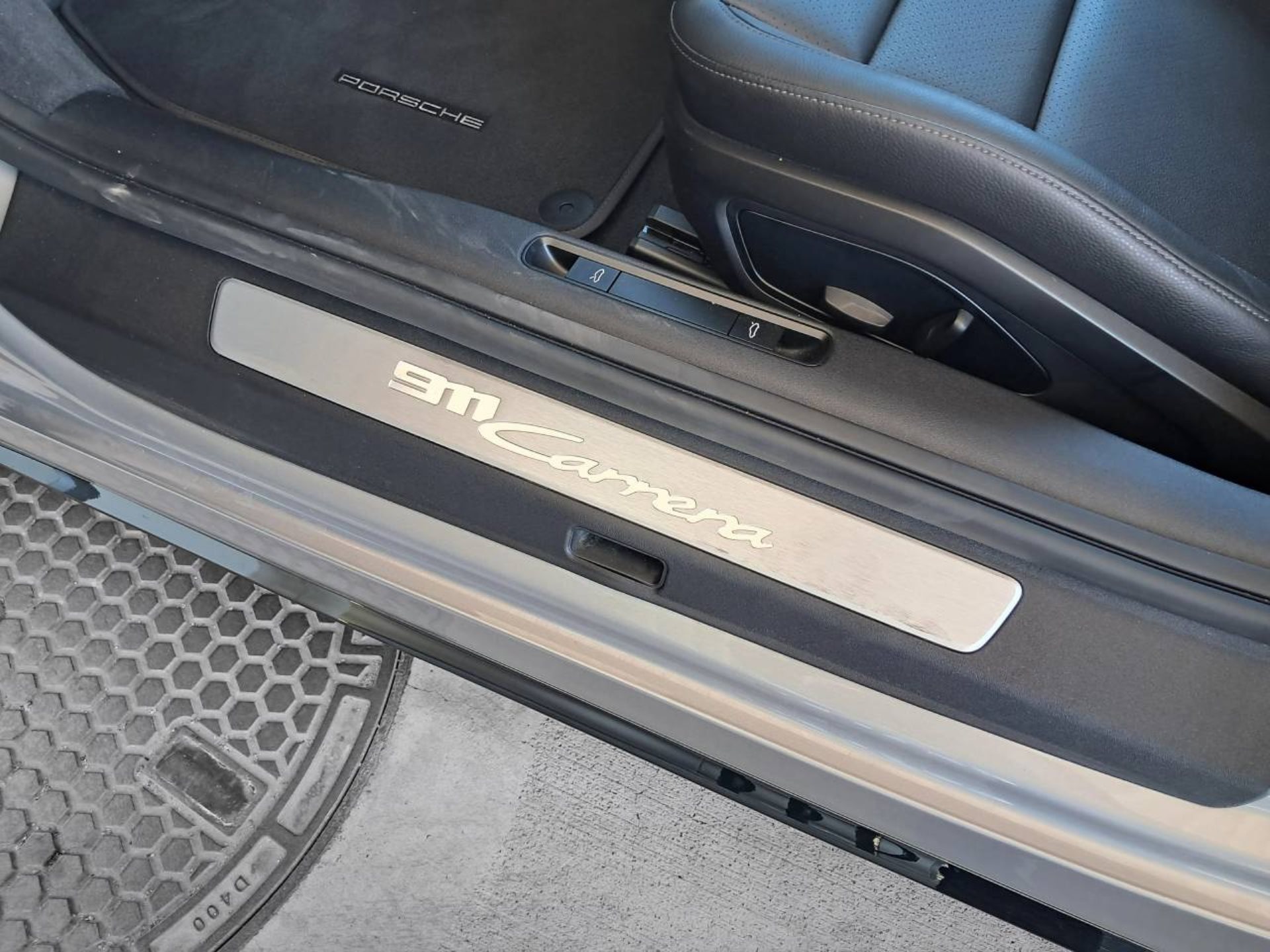 PORSCHE 911 Carrera-image-24
